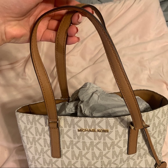 Michael Kors Medium Sized Tote | Used in great condition! - Picture 13 of 14